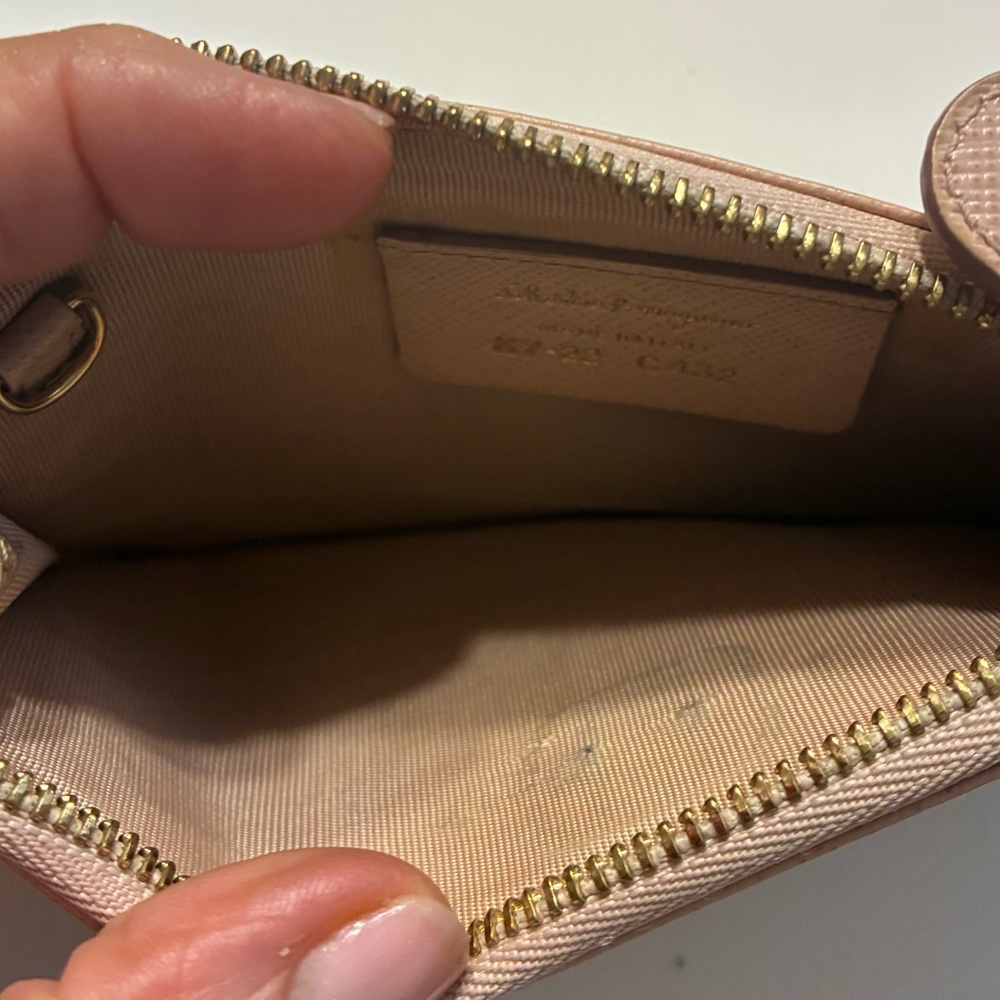 Salvatore Ferragamo EUC Vera Pink Zip Leather Clutch with Gold Accent KY-22 C432 - Picture 9 of 13